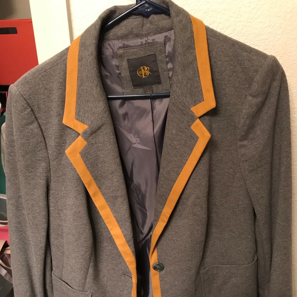 Grey blazer with mustard details